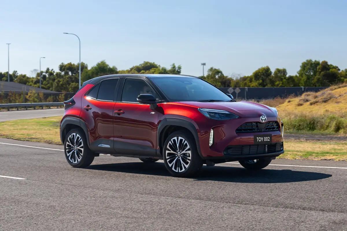Toyota Yaris Cross vs Corolla Cross: Mana SUV Kompak Paling Worth It?