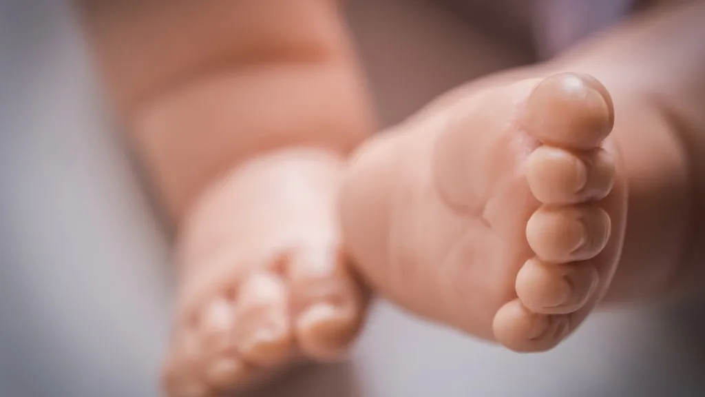 Telur Mentah untuk Bayi Sebulan: Tradisi Berbahaya yang Harus Dihentikan