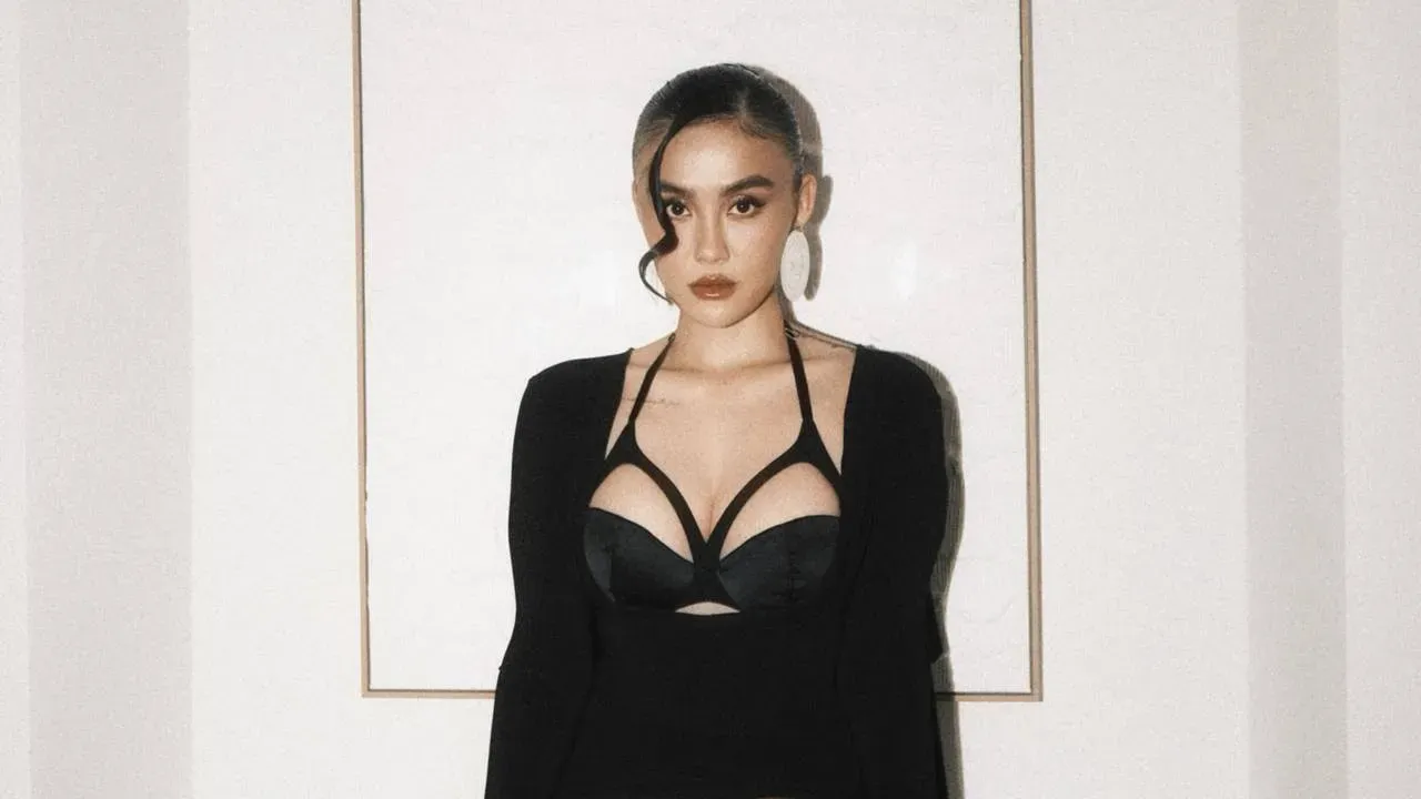 Agnez Mo dan Momen Khidmat di Grand Prix Mandalika