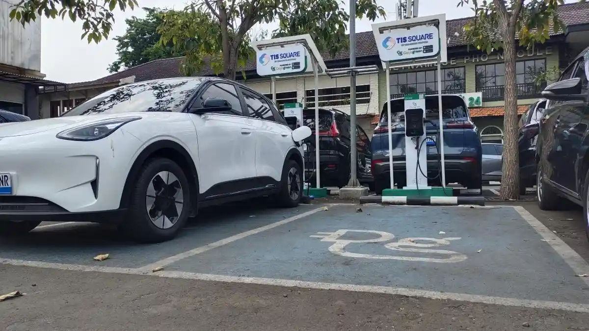 Pertumbuhan Mobil Listrik Lebih Cepat dari Stasiun Pengisian