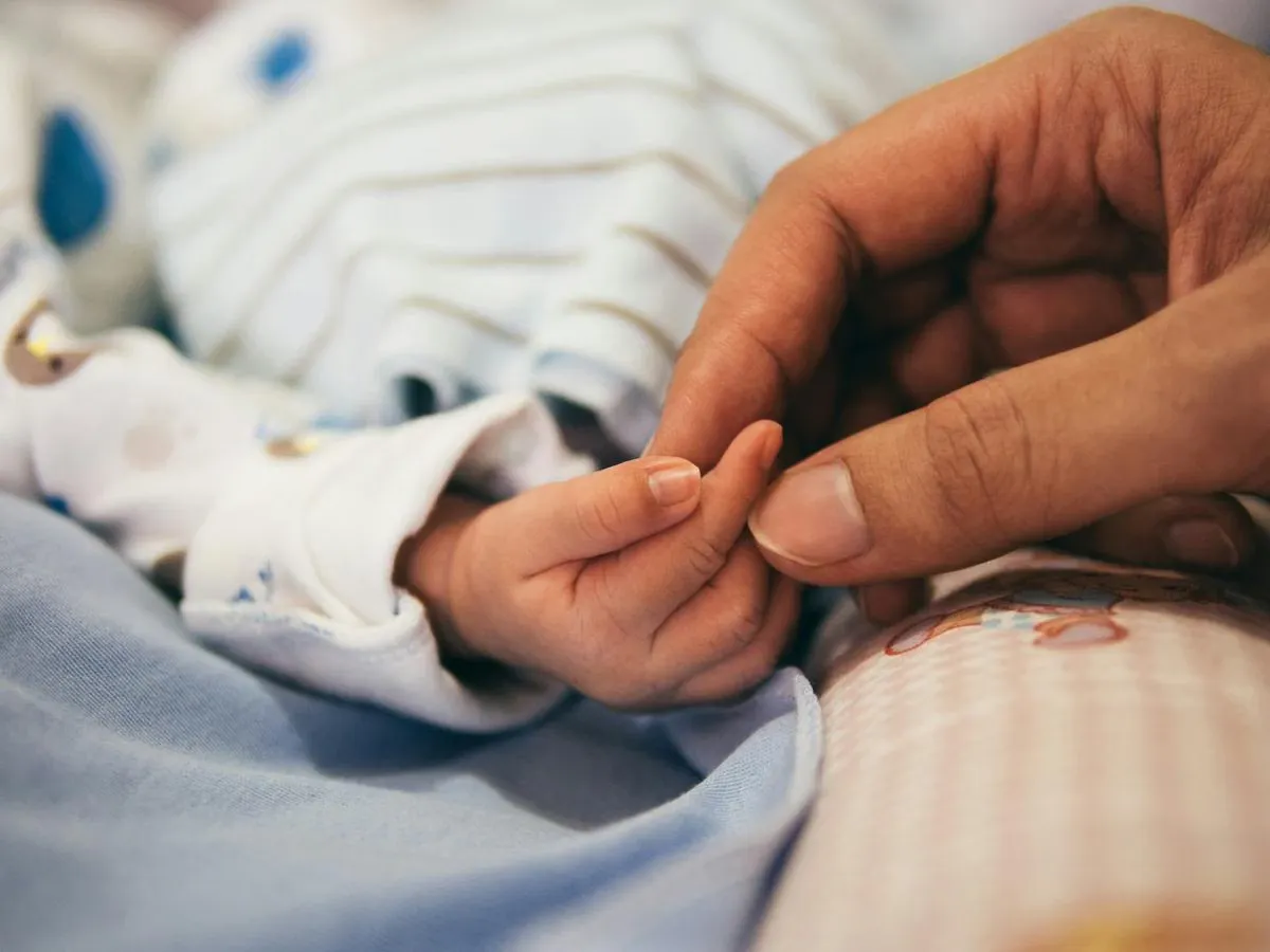 Telur Mentah untuk Bayi Sebulan: Tradisi Berbahaya yang Harus Dihentikan