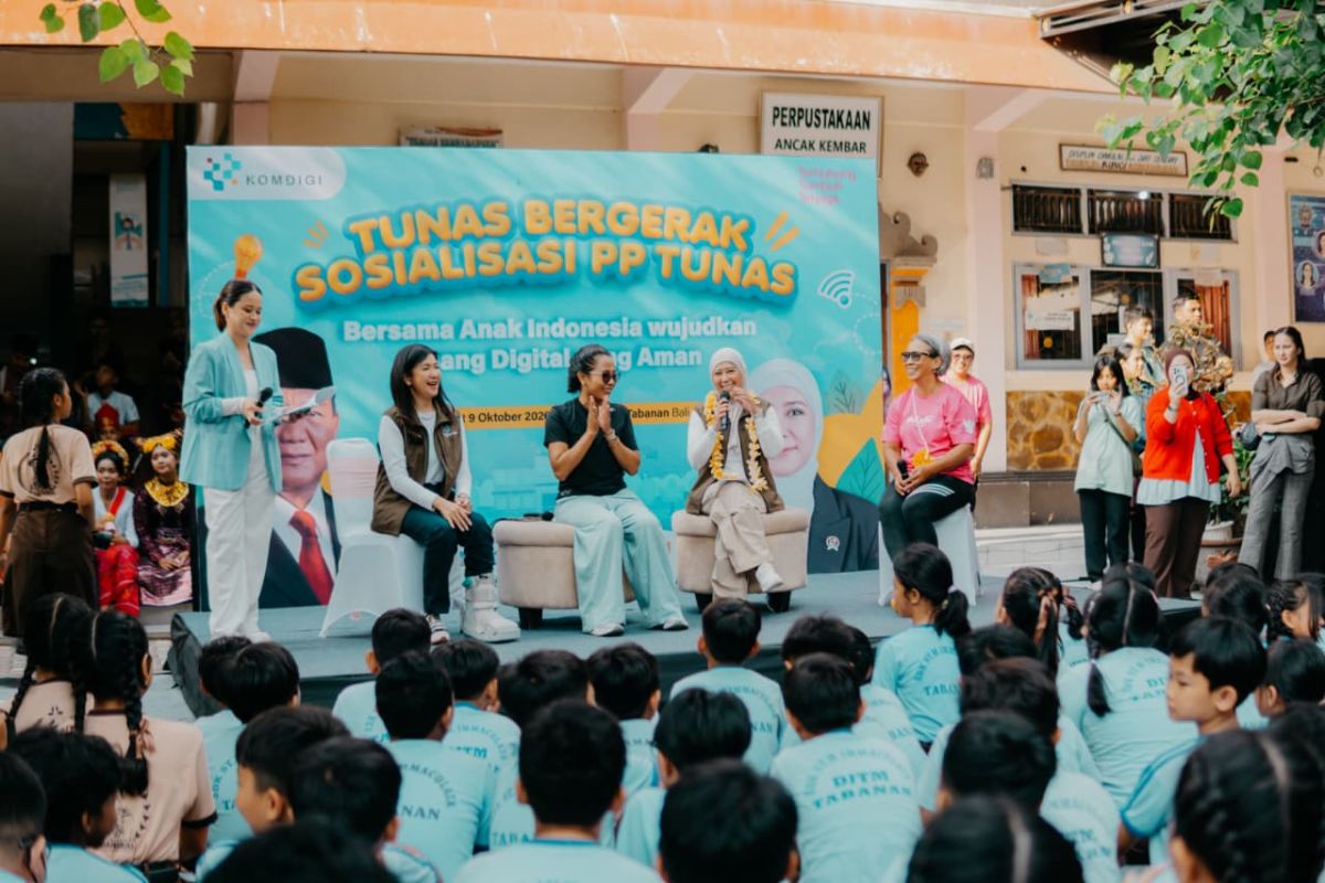 Panduan Orang Tua Membimbing Anak Membangun Kebiasaan Digital Sehat dan Aman