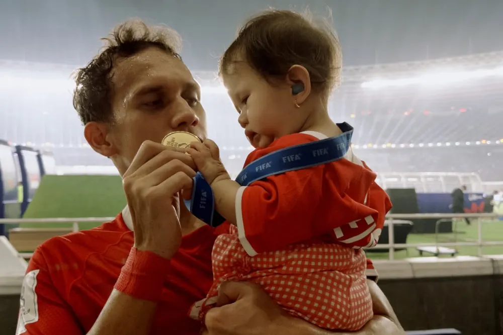 Melindungi Pendengaran Anak di Acara Besar dengan Earplug dan Earmuff