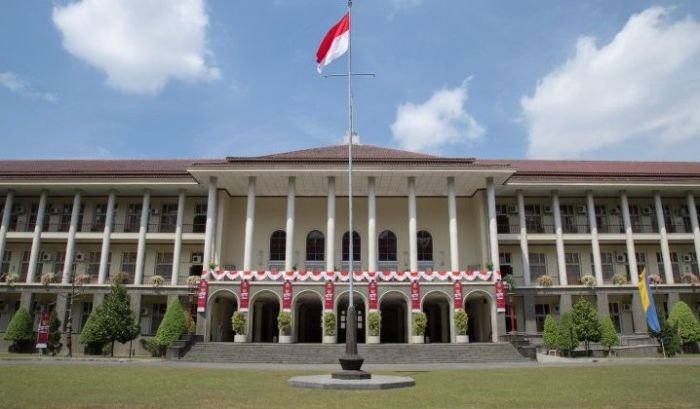 Peringkat UGM Dunia Naik: Saatnya Standar Akademik Berubah