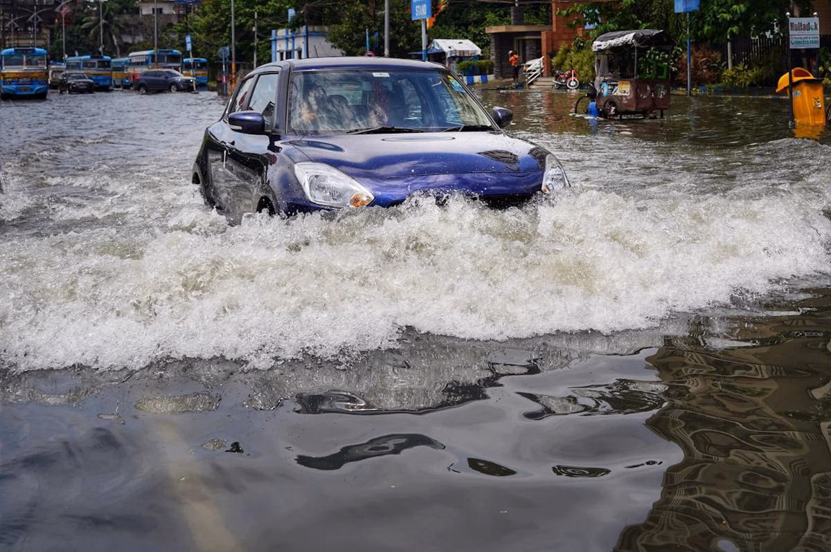 Panduan Aman Menerobos Genangan Air: Water Hammer dan Batas Kedalaman
