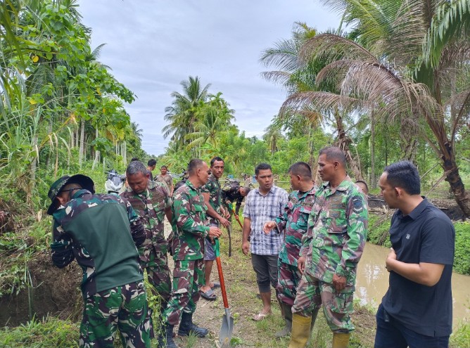Gotong Royong Militer Bangun Jembatan Beton dan Akses Ekonomi Desa