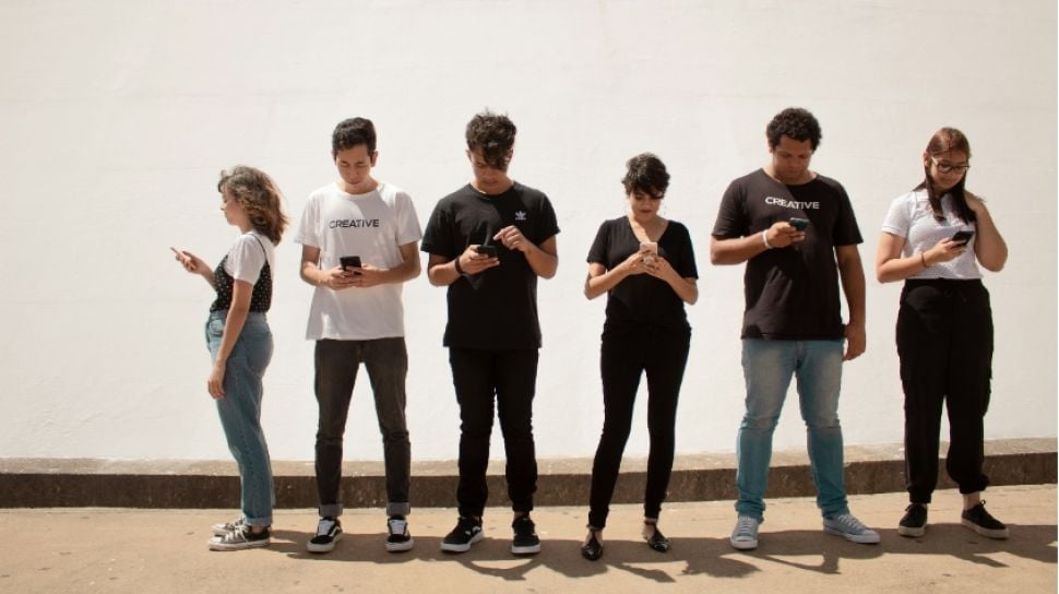Mengapa Ponsel Membuat Kita Ketagihan dan Cara Memutusnya