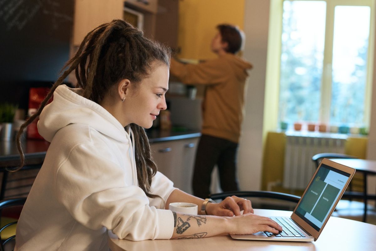 Laptop Mulai Lemot? Cara Praktis Mengembalikan Performa