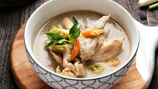Tiga Resep Ayam Kuah Tradisional Gurih Asam dan Wangi