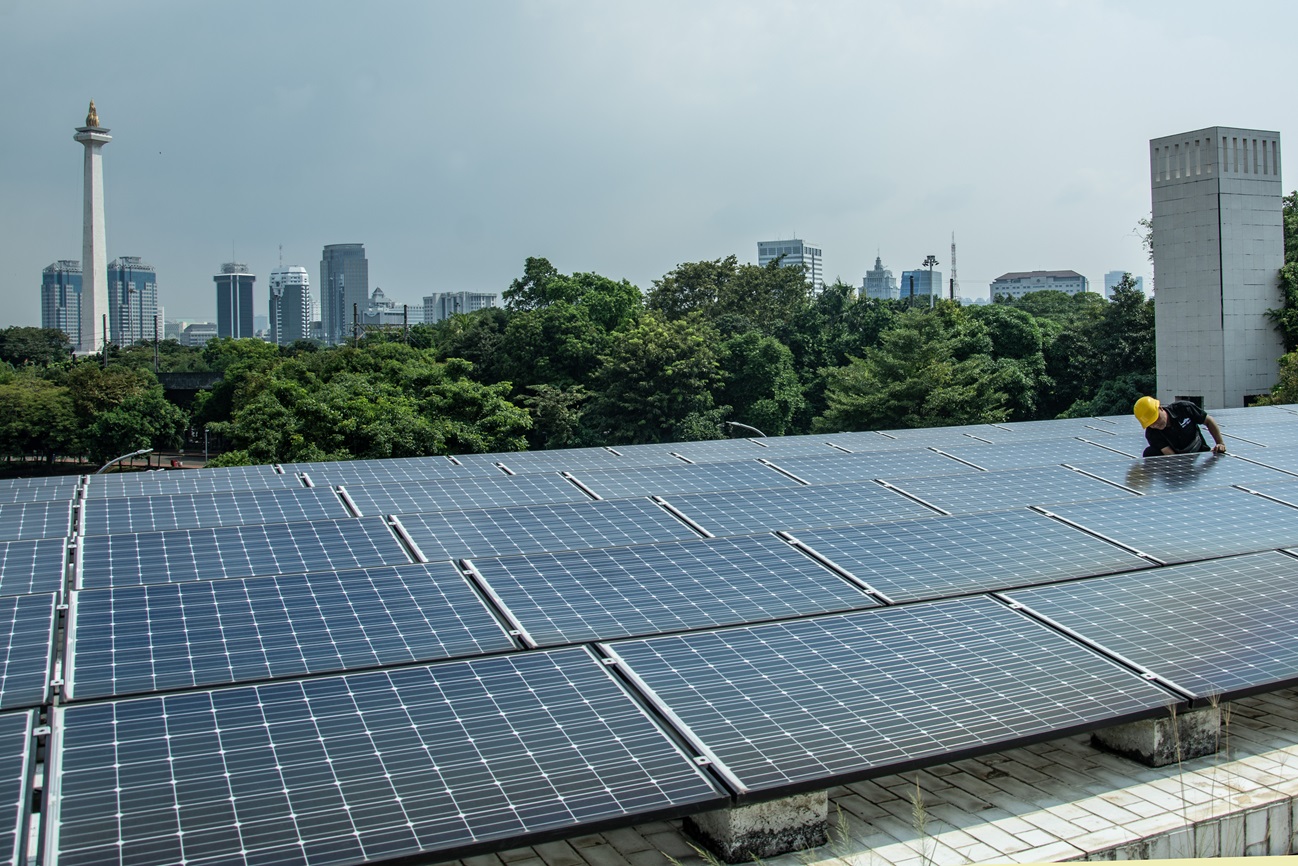 PLTS 100 GWp: Target Ambisius yang Butuh Reformasi Kelistrikan