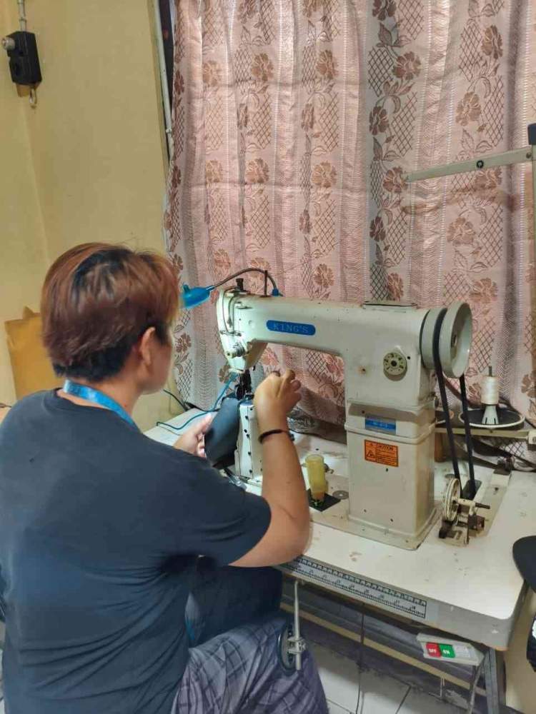 Universitas Menggerakkan UMKM Fashion Lokal ke Era Digital dan Legal