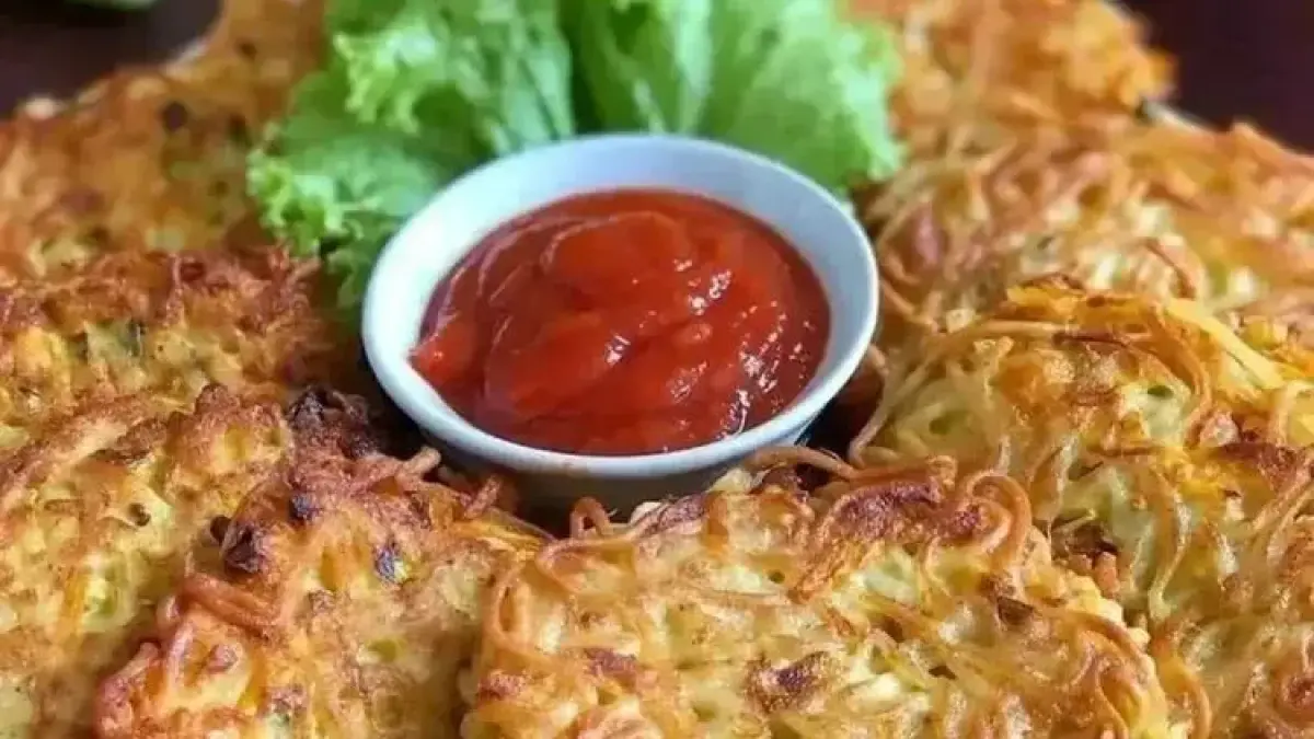 Telur Kukus Tahu Sosis vs Dadar Mi Telur untuk Sarapan Praktis