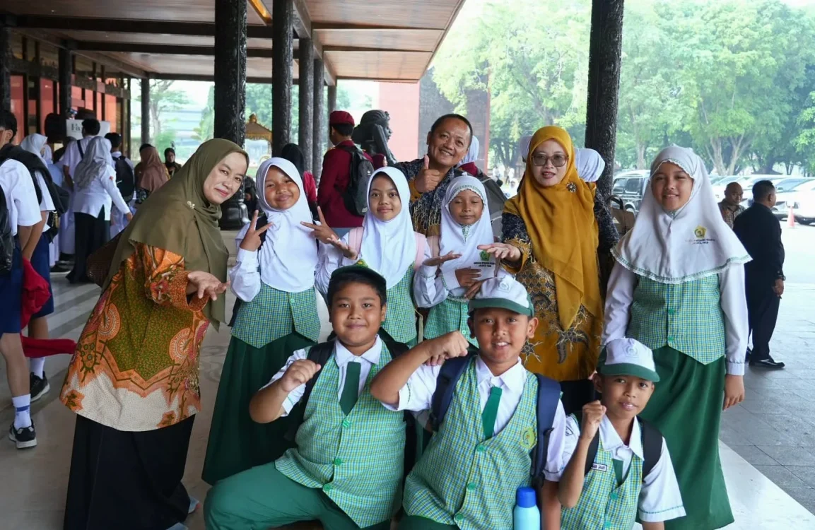 Kurikulum Cinta: Ekoteologi di Madrasah dan Revolusi Kesadaran Lingkungan