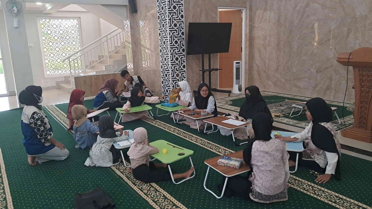 Mahasiswa Bawa Belajar Interaktif ke Sekolah Dasar