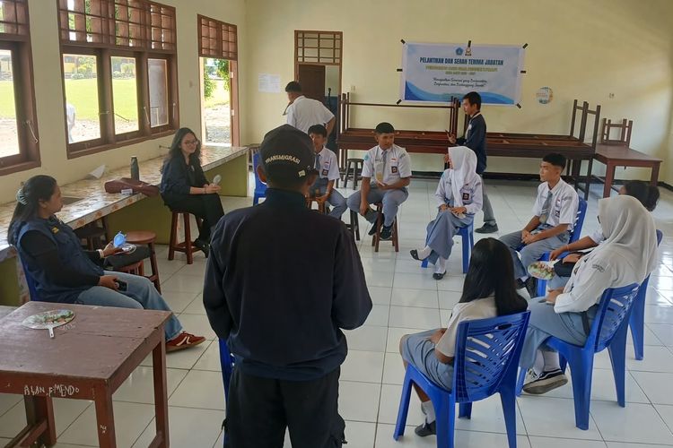 Melatih Siswa Menjadi Konselor Sebaya di Sekolah