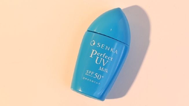 Memilih Sunscreen Tepat untuk Kulit Berminyak: Gel, Milk, atau Essence?