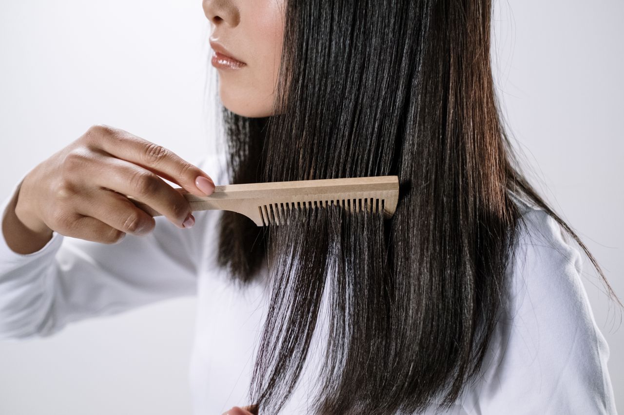 Rambut Tipis Seiring Usia: Penyebab Ilmiah dan 5 Produk Penyelamat