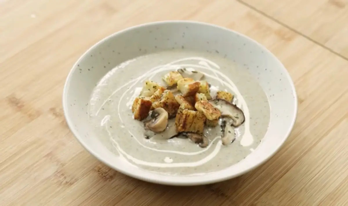 Sup Krim Jamur vs Ramen Jamur Pedas: Mana yang Paling Menggoda?