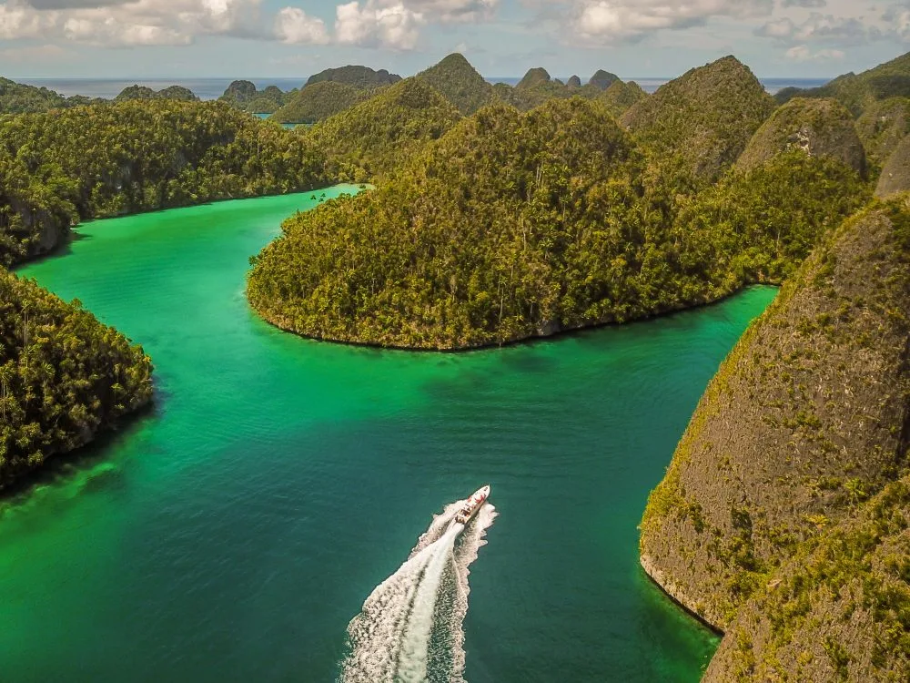 Maumbi dan Raja Ampat: Dua Destinasi Tersembunyi Penuh Pesona