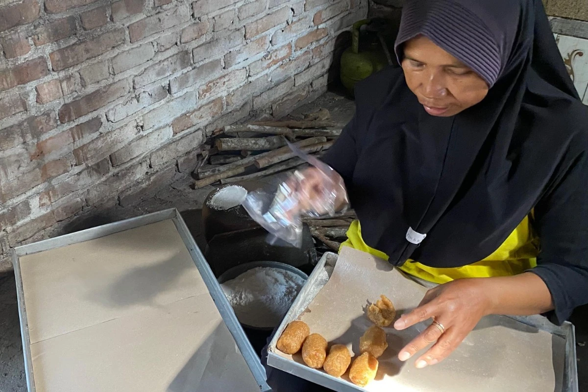 Arum Manis dan Sagon Gulung: Resiliensi Manis UMKM Jajanan Puluhan Tahun