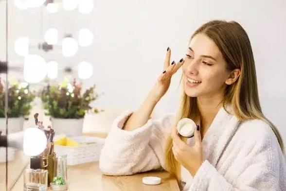Urutan Skincare Pagi yang Tepat untuk Kulit Matang