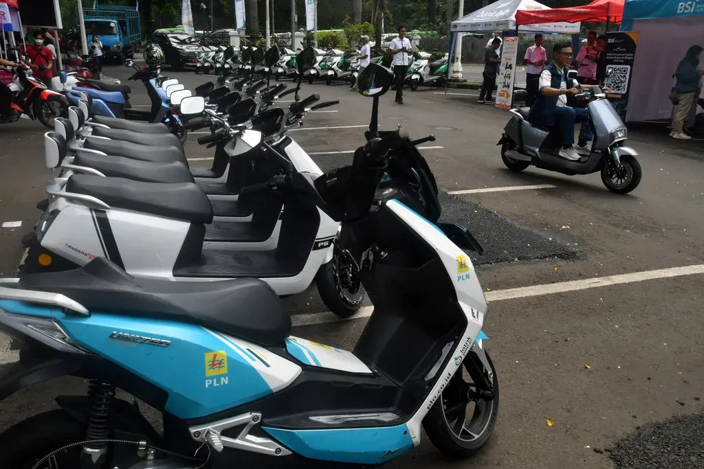 Kelebihan dan Kekurangan Sistem Tukar Baterai Motor Listrik