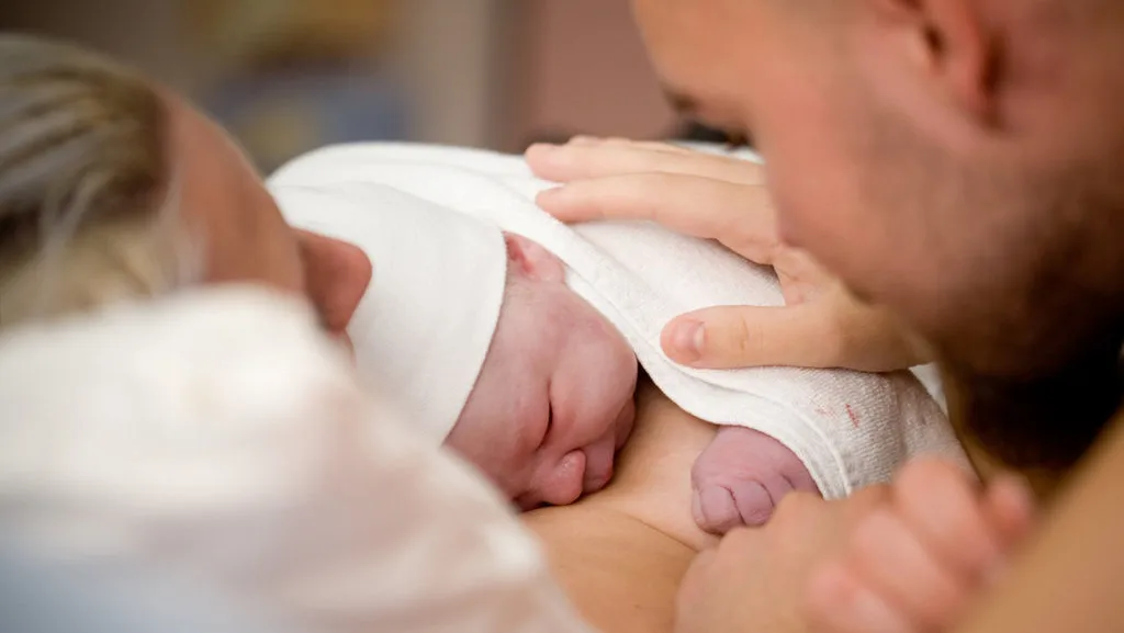 Telur Mentah untuk Bayi: Mitos Berbahaya yang Harus Dihentikan