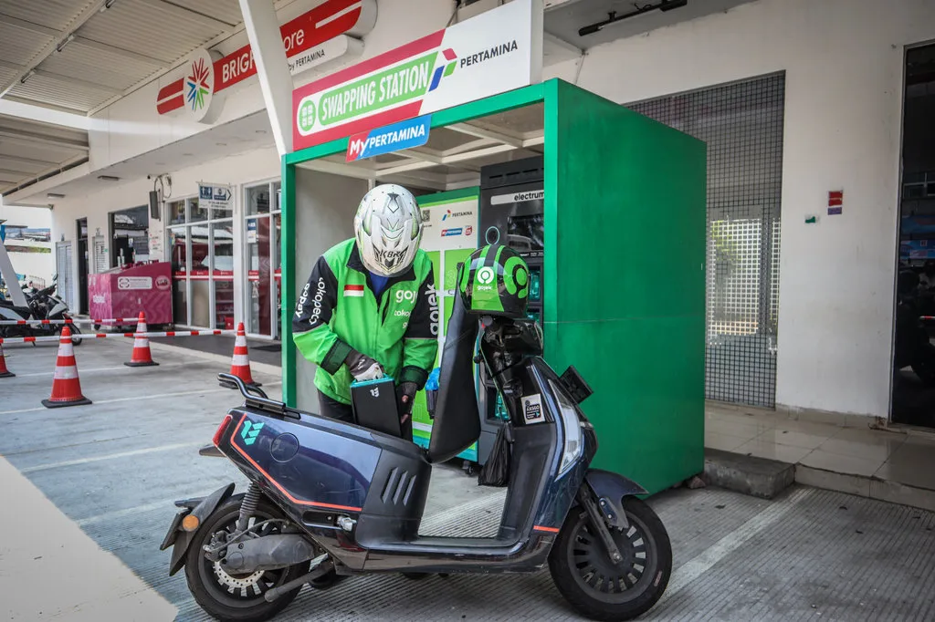 Kelebihan dan Kekurangan Sistem Tukar Baterai Motor Listrik
