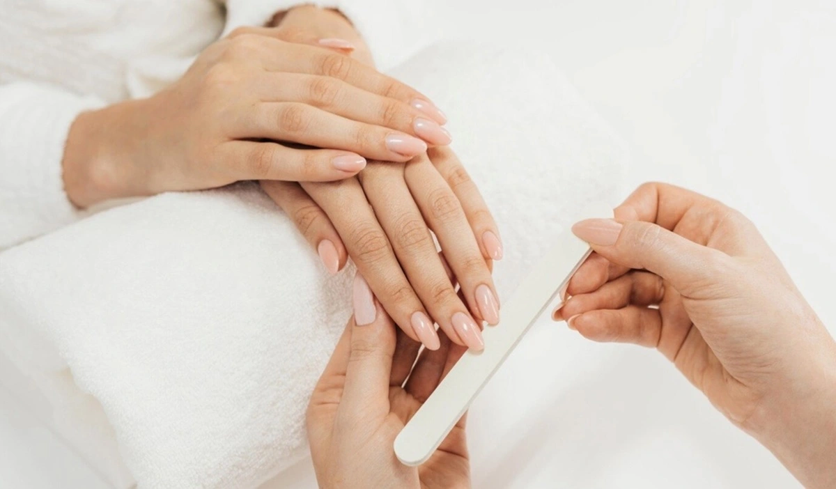 Apakah Alat Manicure Bisa Menularkan HIV? Fakta dan Cara Aman