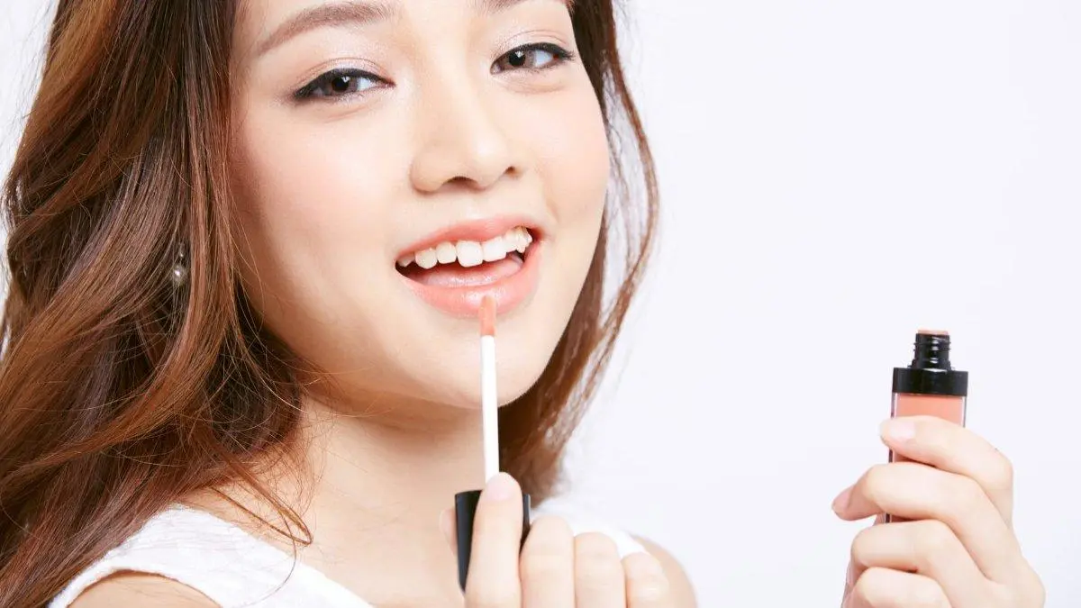 Tren Bloss Bibir: Plumpy Segar Tanpa Lip Gloss Lengket