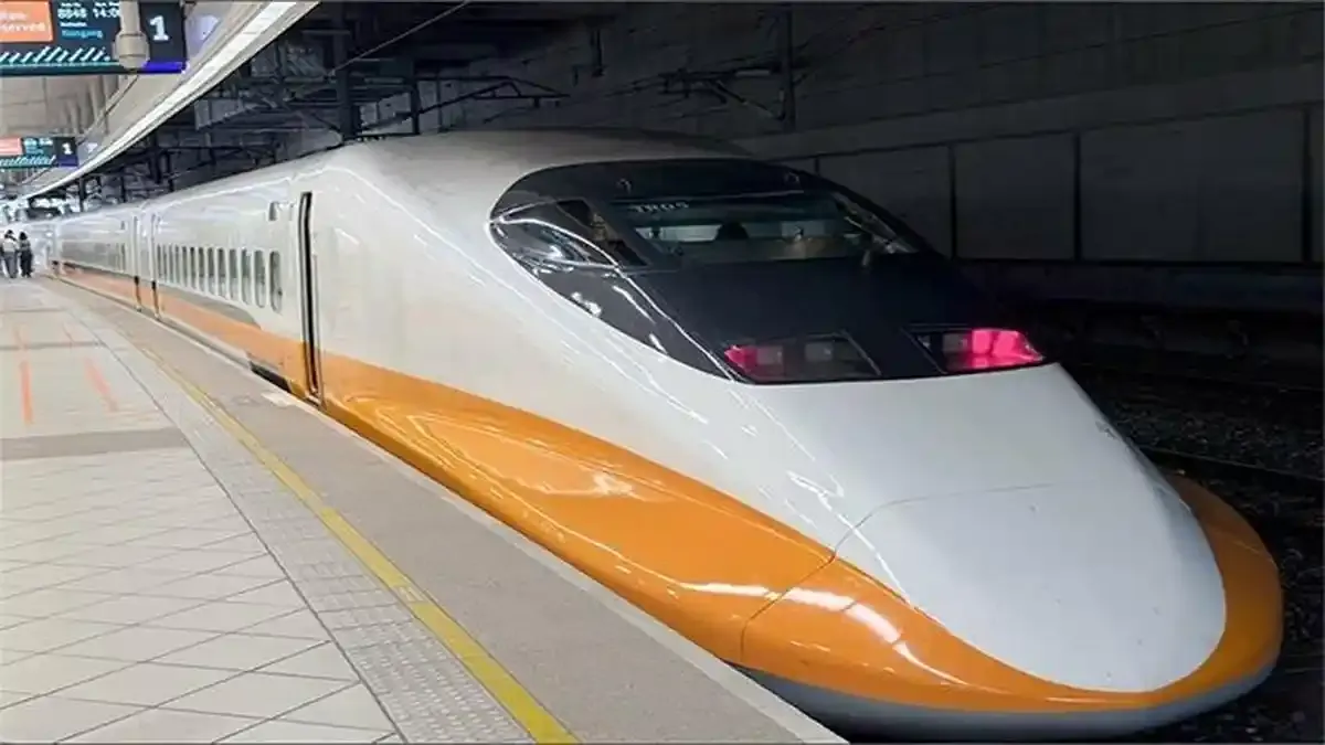 Kereta Cepat Whoosh: Lonjakan Penumpang, Akses Stasiun, dan Beban Utang