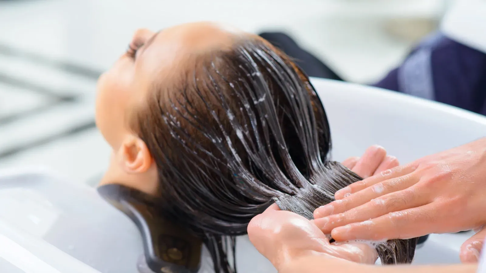 Keratin vs Smoothing vs Hair Gloss: Mana yang Paling Cocok untuk Rambutmu?