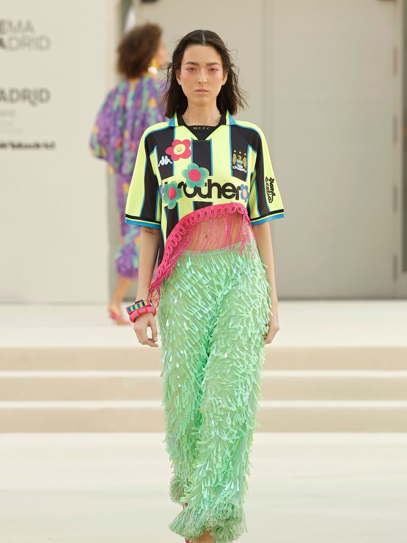 Dari Jersey Bekas ke Panggung High-Fashion di Madrid