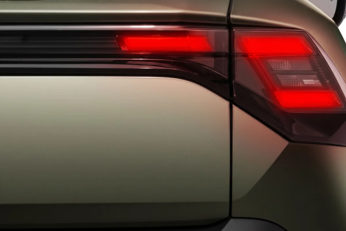 Suzuki e-Sky vs e VITARA: Strategi EV Terjangkau Berbasis Baterai BYD