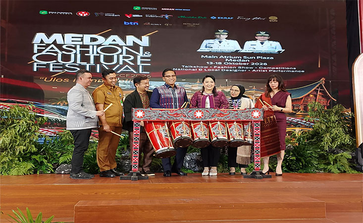 Ulos Tradisional Siap Menantang Panggung Fashion Global