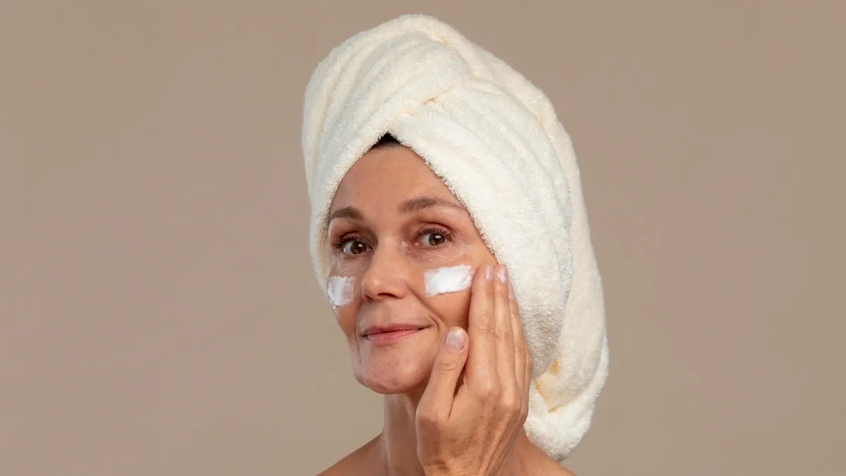 Rutinitas Skincare Pagi untuk Usia 50 Tahun ke Atas