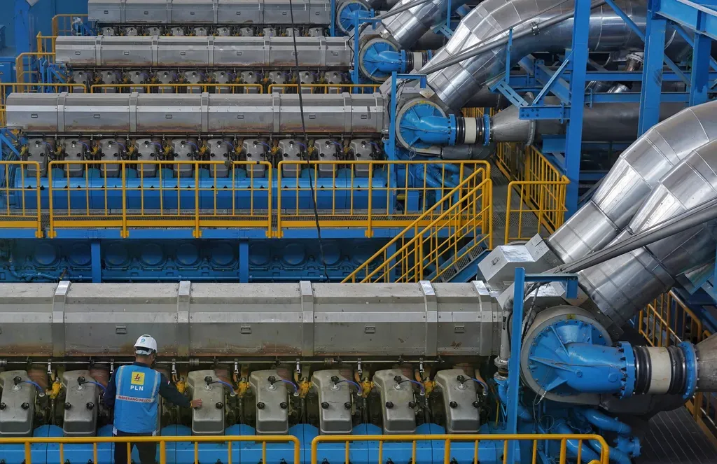 PLTN 7 GW dan PLTS 100 GW: Jalan Terjal Menuju Energi Bersih