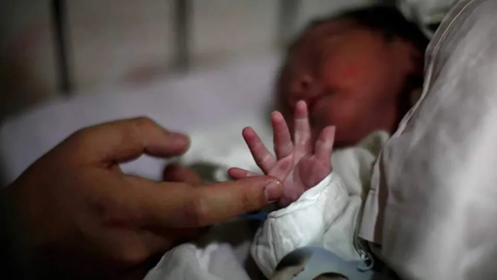 Telur Mentah untuk Bayi: Mitos Berbahaya yang Harus Dihentikan