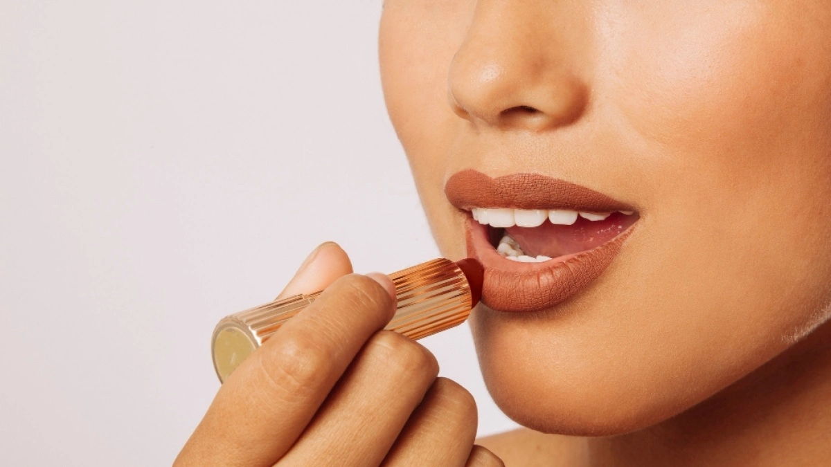 Lipstik Tahan Lama dan Tidak Transfer: Mana Paling Foodproof?