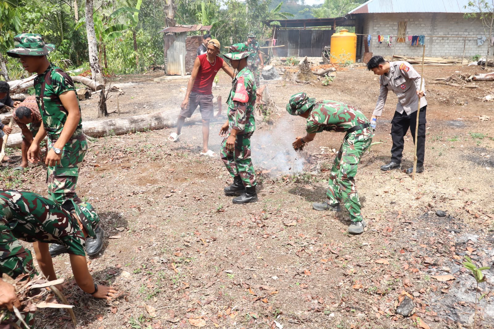 Gotong Royong TMMD Membangun Air Bersih dan Jalan Desa