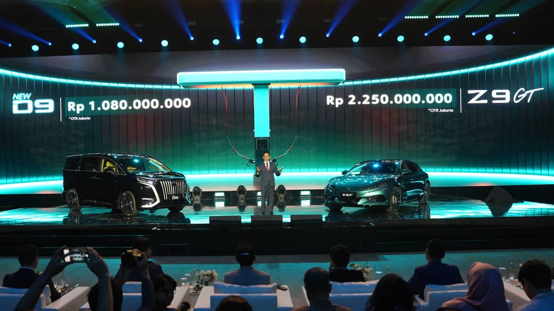 Danza D9 Facelift dan Z9 GT: MPV Nyaman vs Sedan Listrik Performa Tinggi