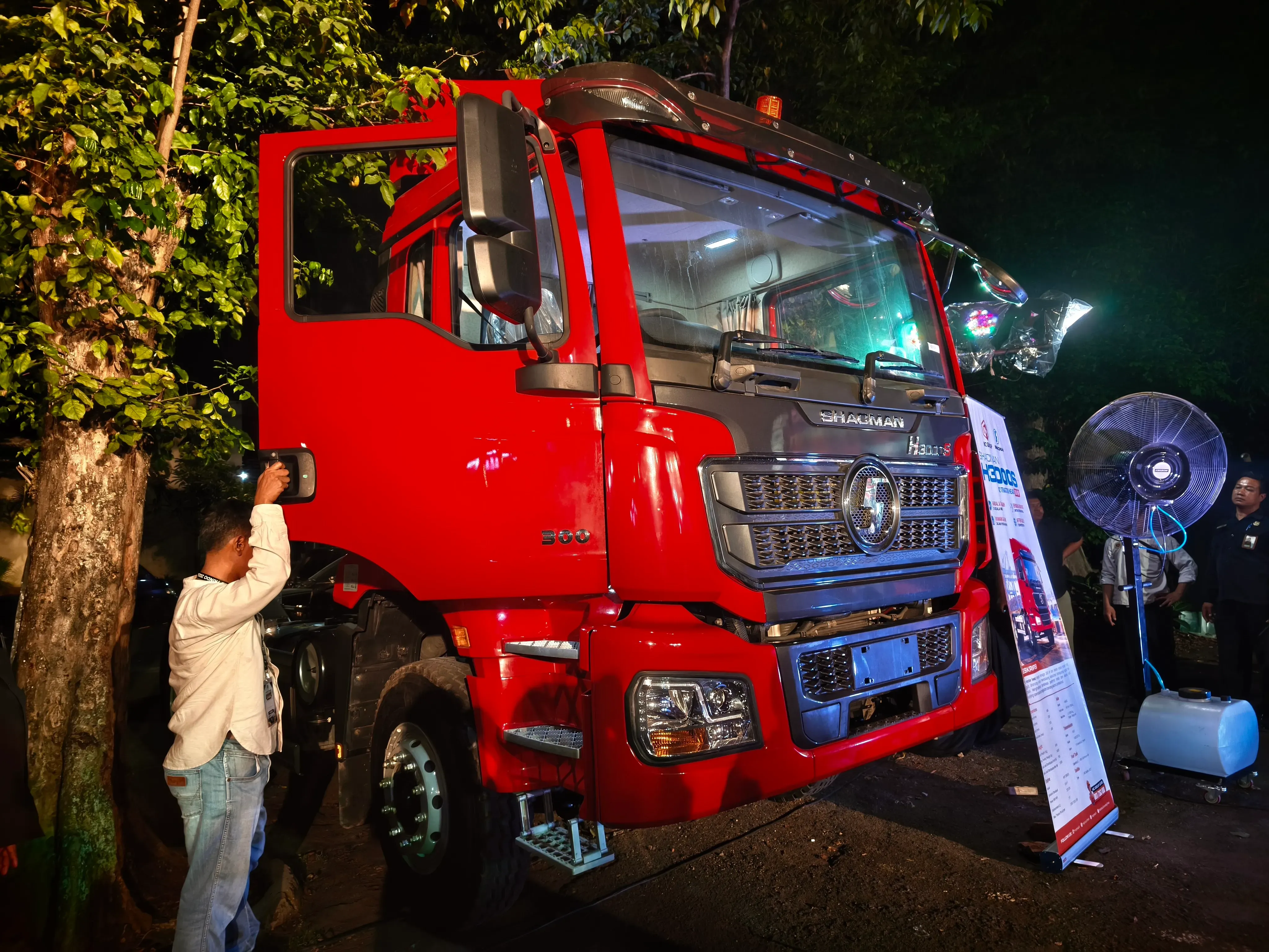 Armada Truk Tua Ancam Jalan Raya dan Lingkungan