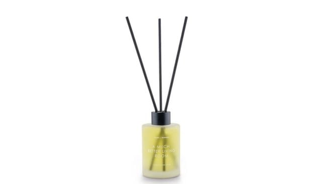 Wewangian Rumah untuk Relaksasi: Panduan Memilih Reed Diffuser dan Lilin Aromaterapi