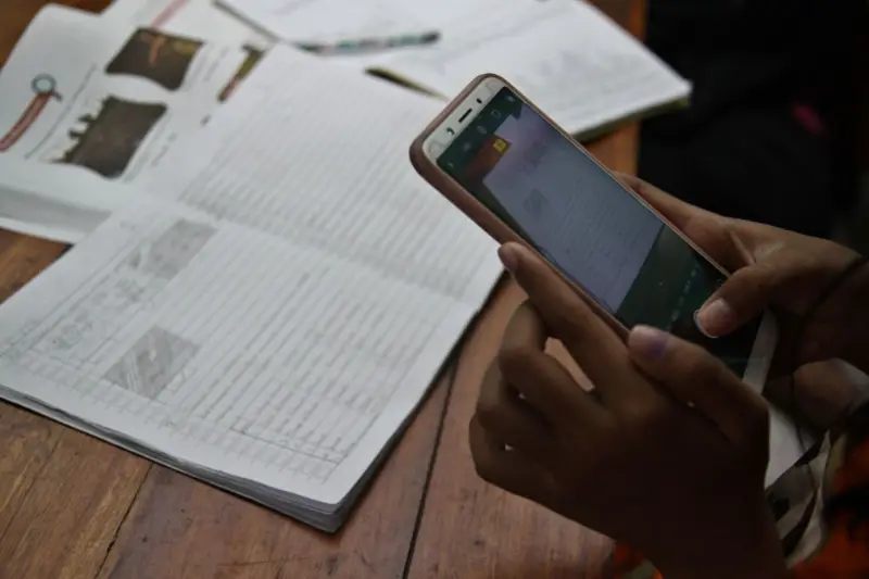 Siswa Andalkan AI untuk Tugas, Tapi Takut Tak Paham