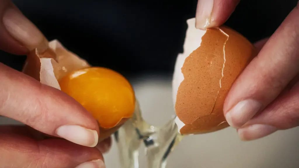 Telur Mentah dan Setengah Matang: Mengapa Bayi Harus Dilindungi