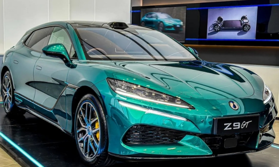 Danza Z9 GT: Sedan Listrik Triple Motor dengan Crab Walk dan Cas 9 Menit