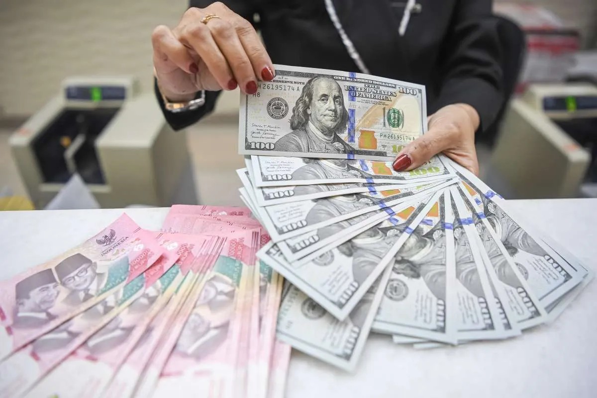 Rupiah Melemah ke Rp 18.000: Tiga Faktor Global Penggerak Kurs
