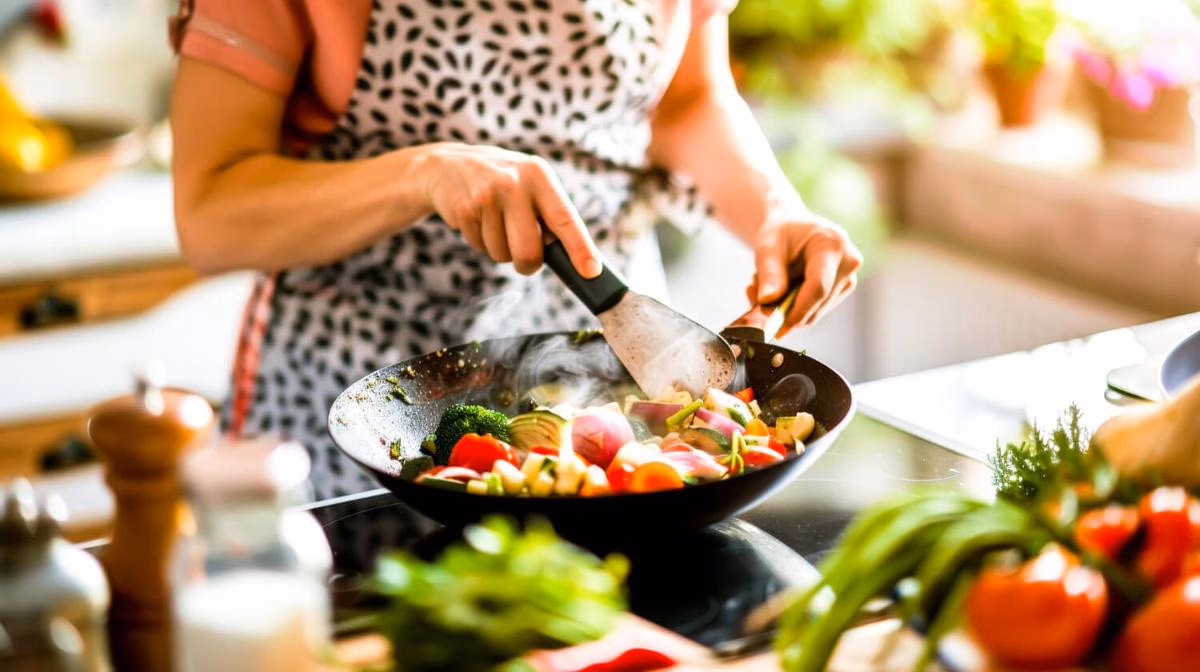 Panduan Lengkap Memilih Peralatan Masak untuk Menjaga Nutrisi dan Keamanan Makanan