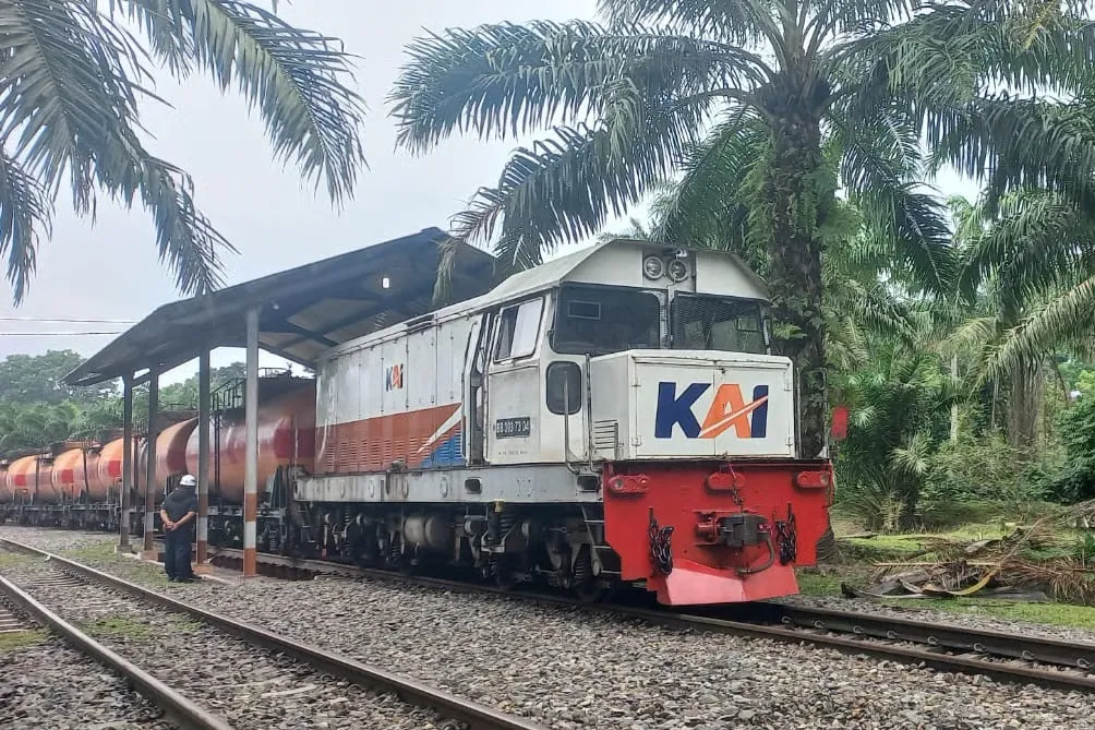 KAI Logistik Angkut 62 Ribu Ton CPO: Kereta Api Jadi Tulang Punggung Rantai Pasok