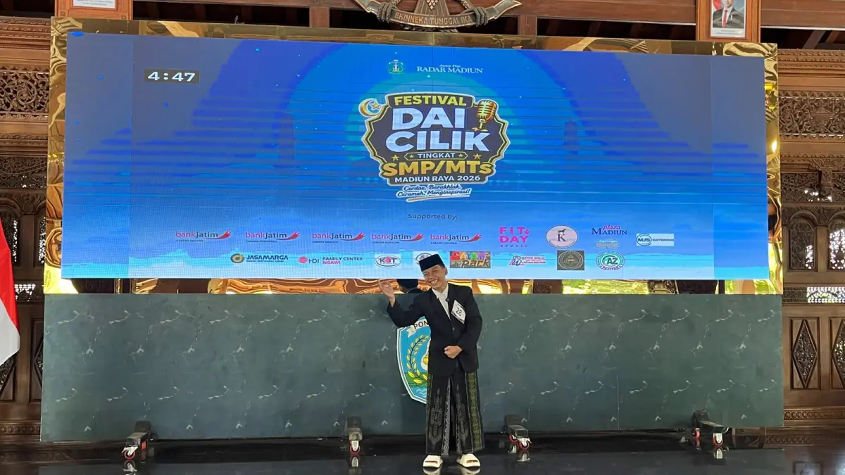 Remaja Terjepit Layar: Membangun Karakter Kuat di Era Digital